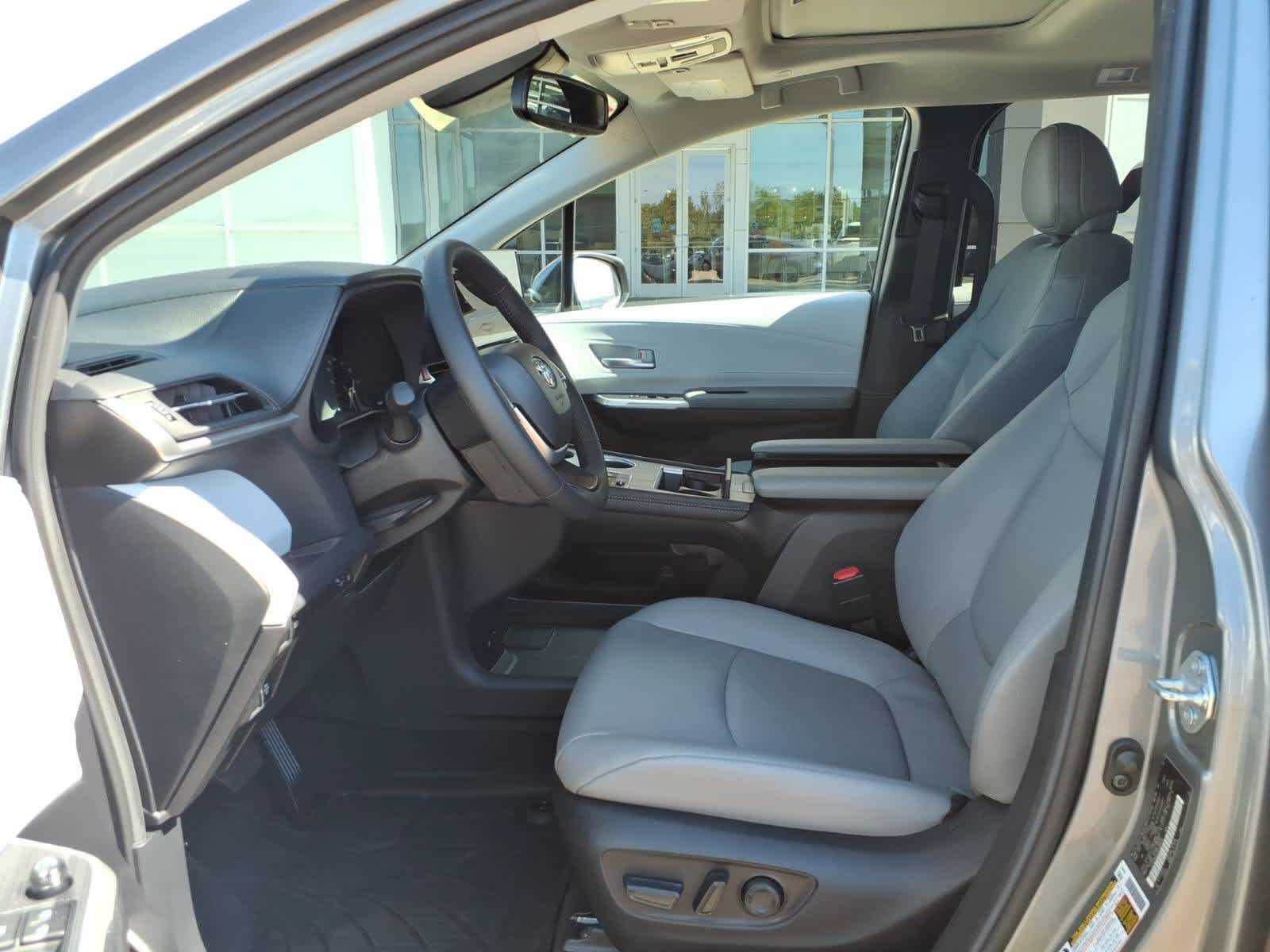 2026 Toyota Sienna XLE FWD 8-Passenger