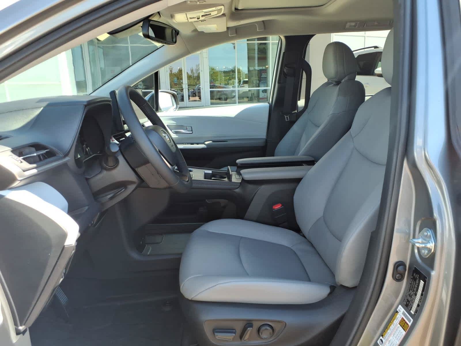 2026 Toyota Sienna XLE FWD 8-Passenger