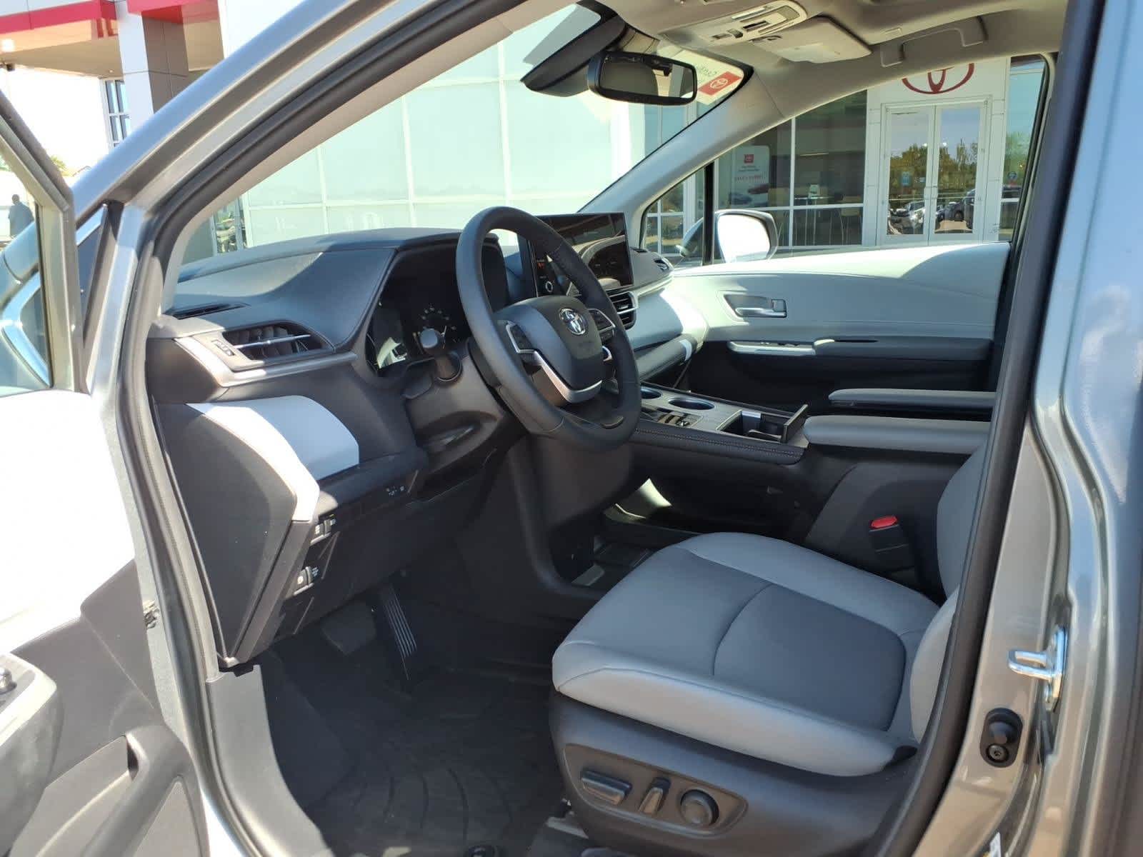 2026 Toyota Sienna XLE FWD 8-Passenger