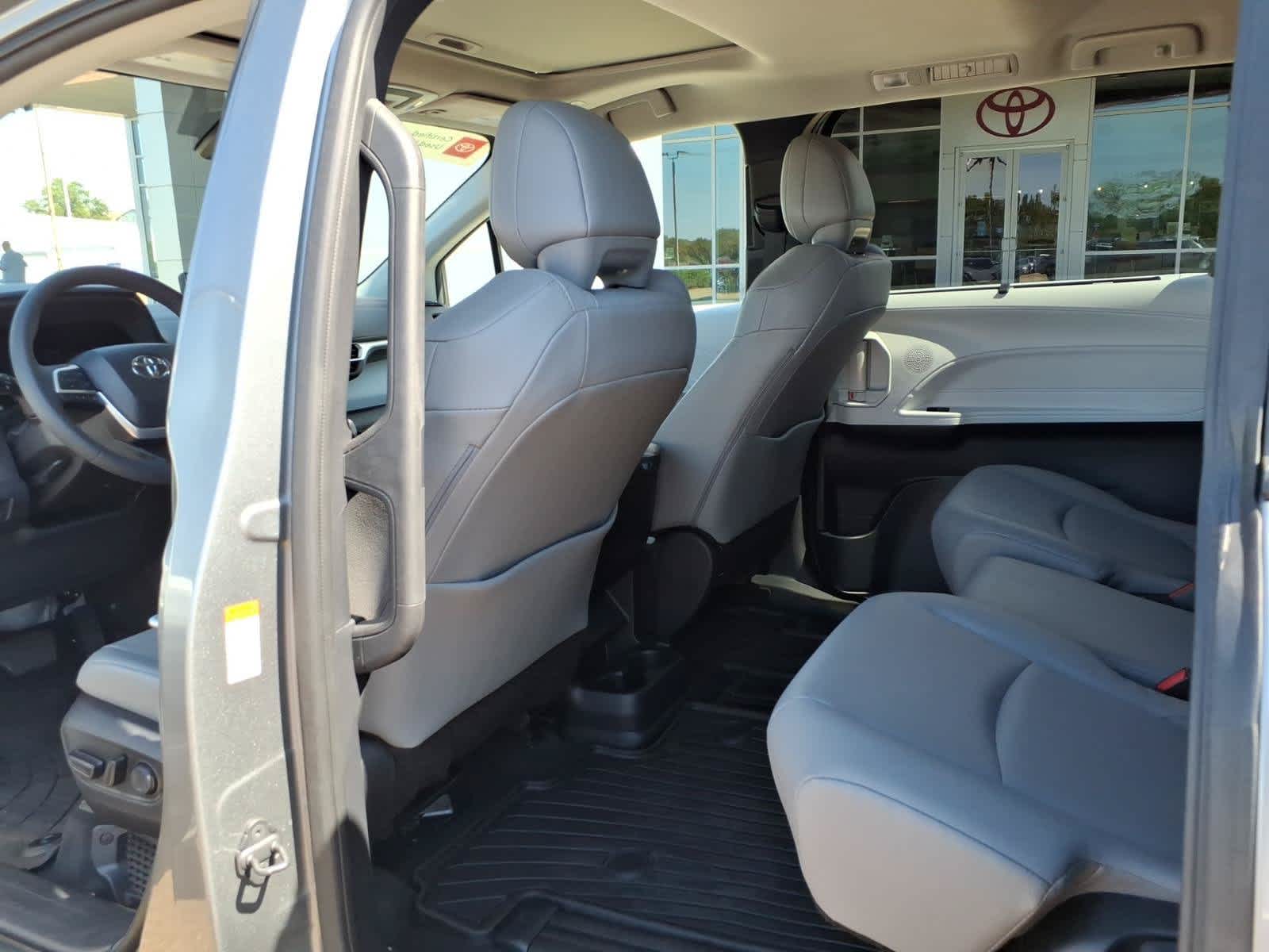 2026 Toyota Sienna XLE FWD 8-Passenger