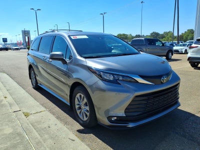 2026 Toyota Sienna XLE FWD 8-Passenger