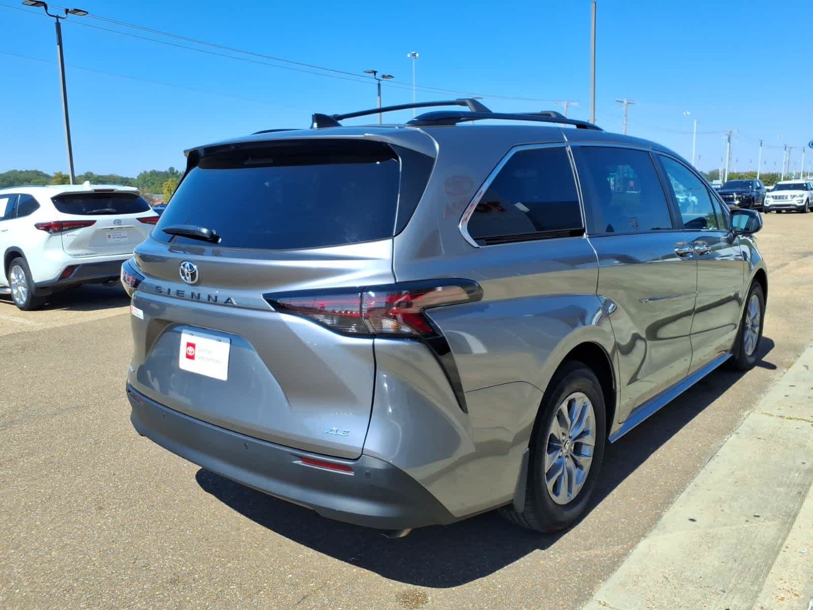 2026 Toyota Sienna XLE FWD 8-Passenger