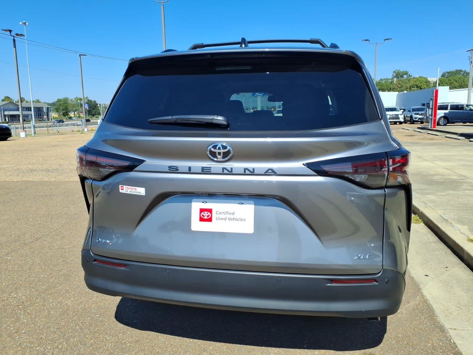 2026 Toyota Sienna XLE FWD 8-Passenger