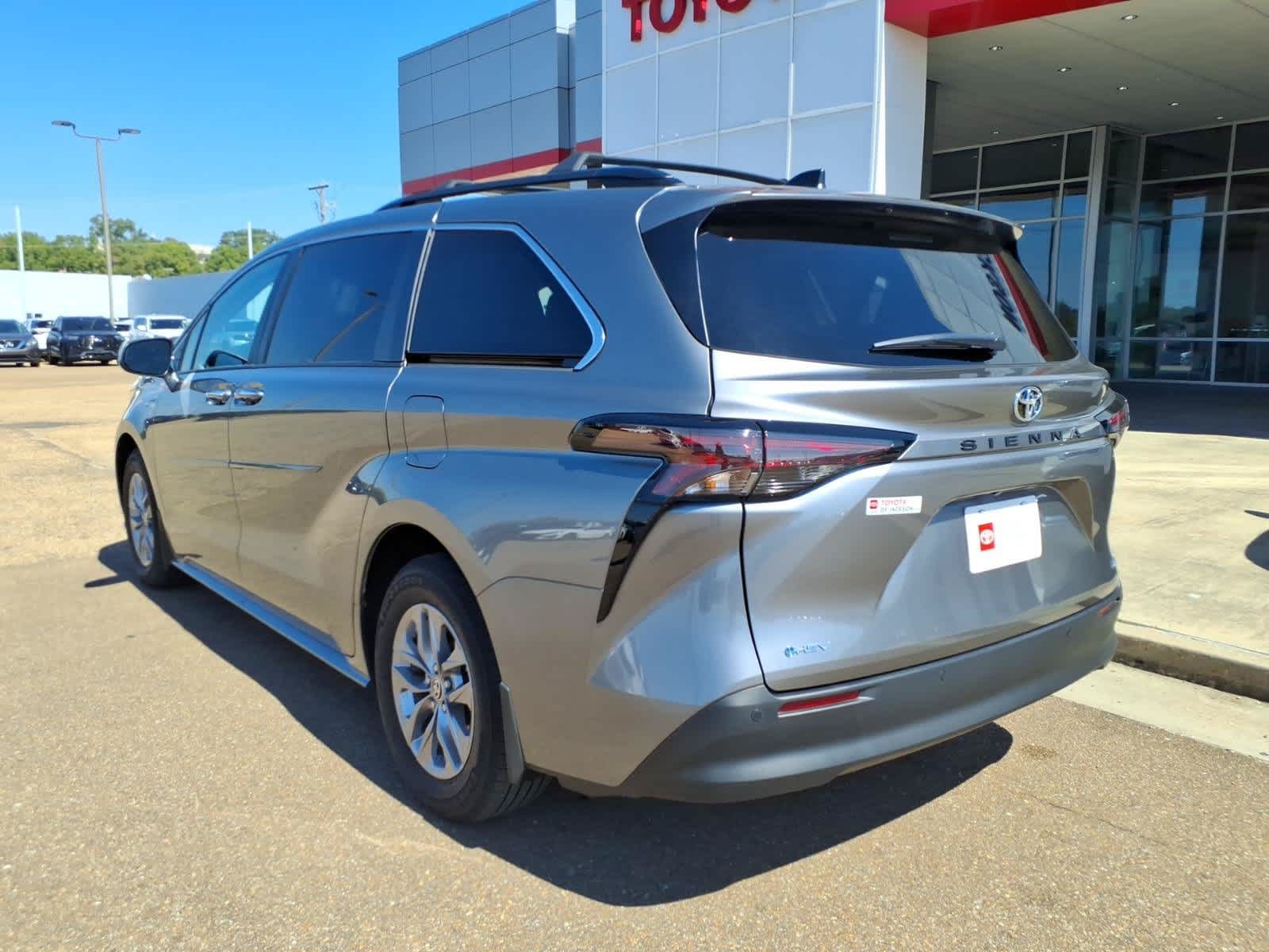 2026 Toyota Sienna XLE FWD 8-Passenger