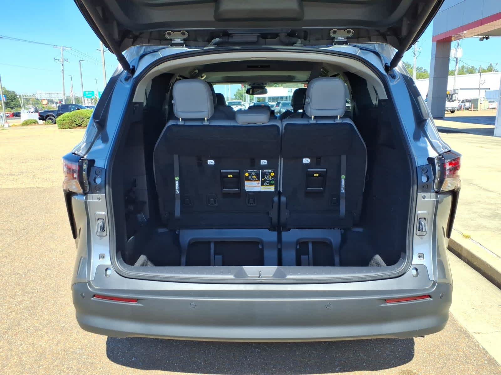 2026 Toyota Sienna XLE FWD 8-Passenger
