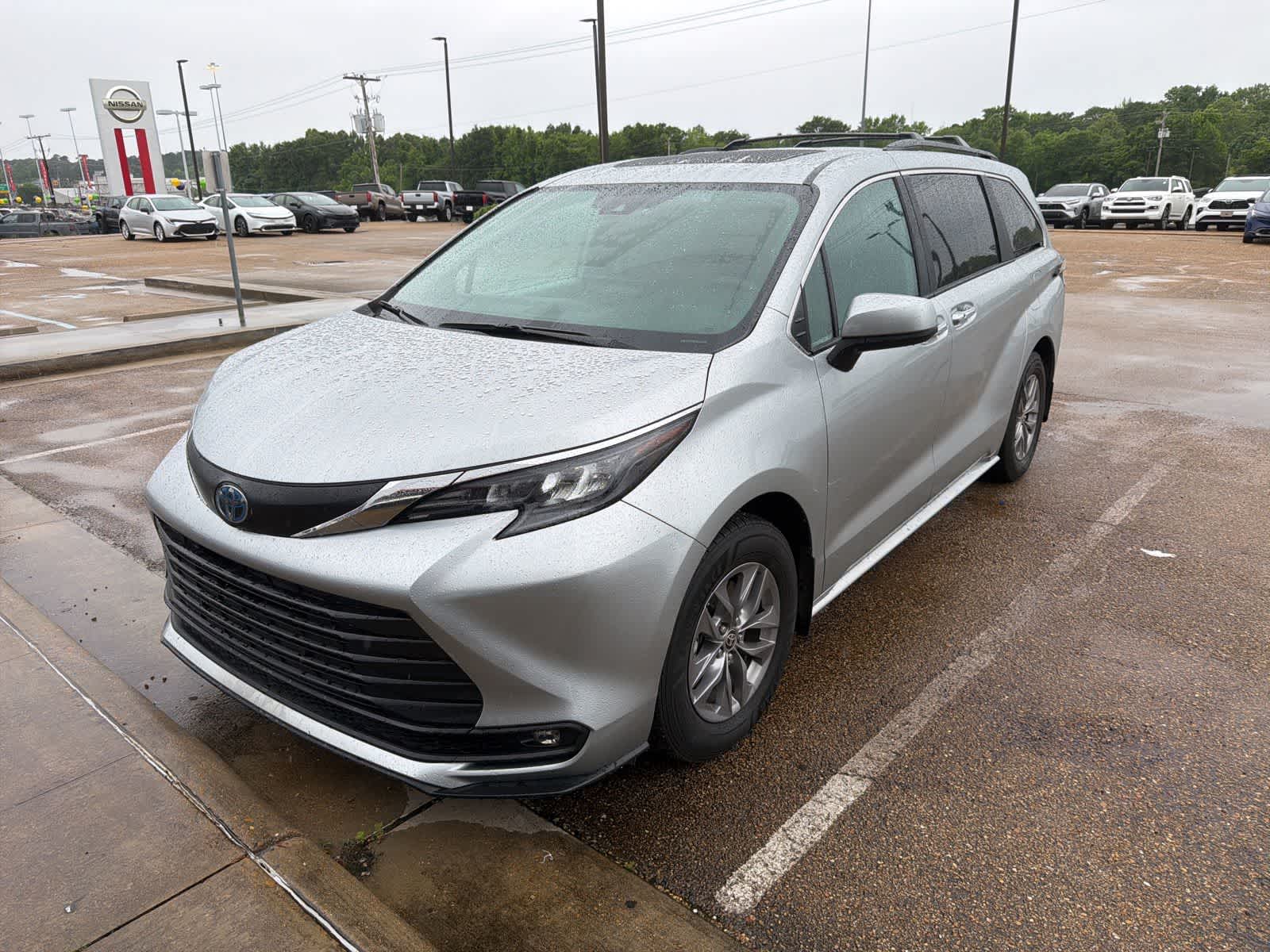 2025 Toyota Sienna XLE FWD 8-Passenger