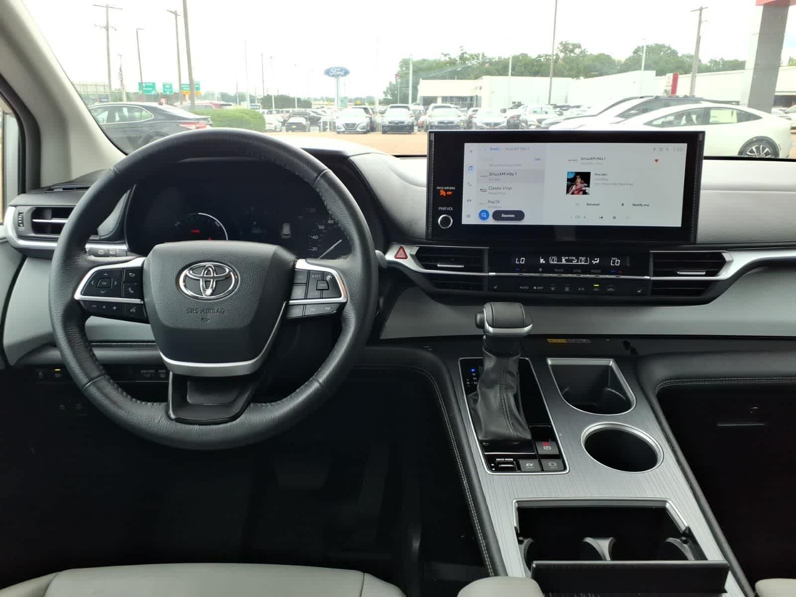 2025 Toyota Sienna XLE FWD 8-Passenger