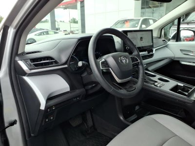 2025 Toyota Sienna XLE FWD 8-Passenger