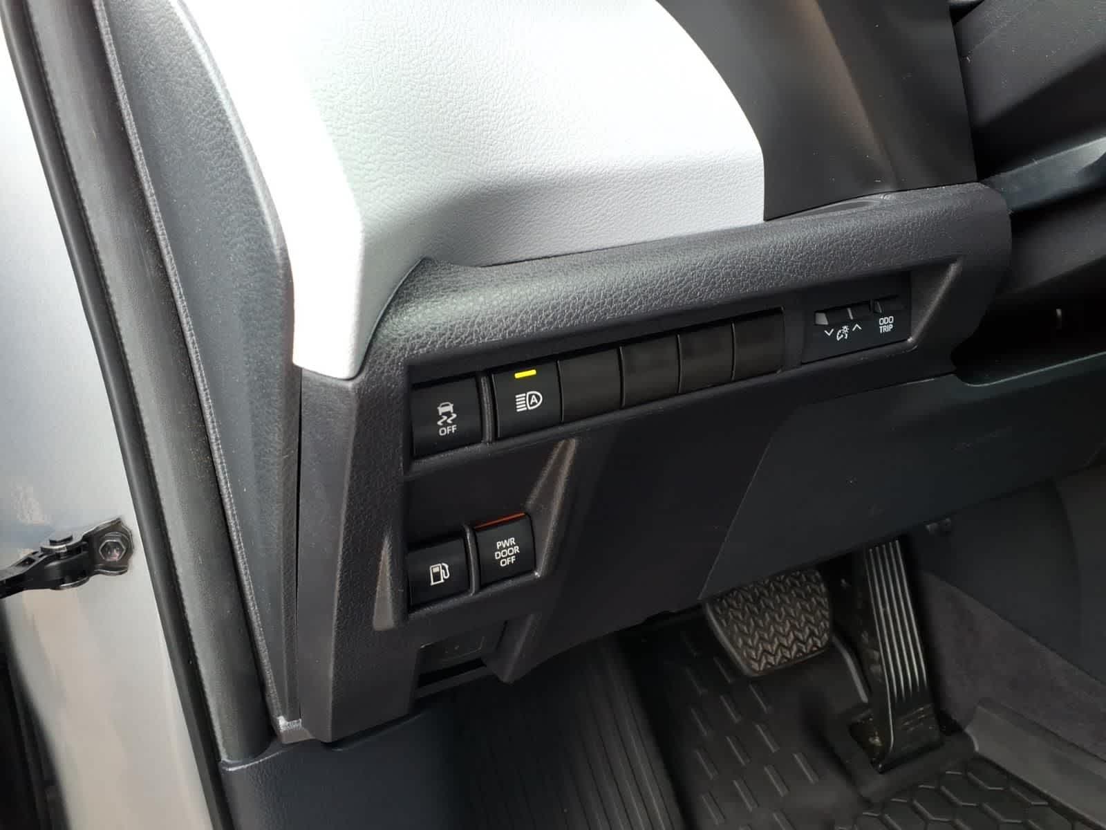 2025 Toyota Sienna XLE FWD 8-Passenger