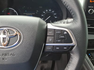 2025 Toyota Sienna XLE FWD 8-Passenger