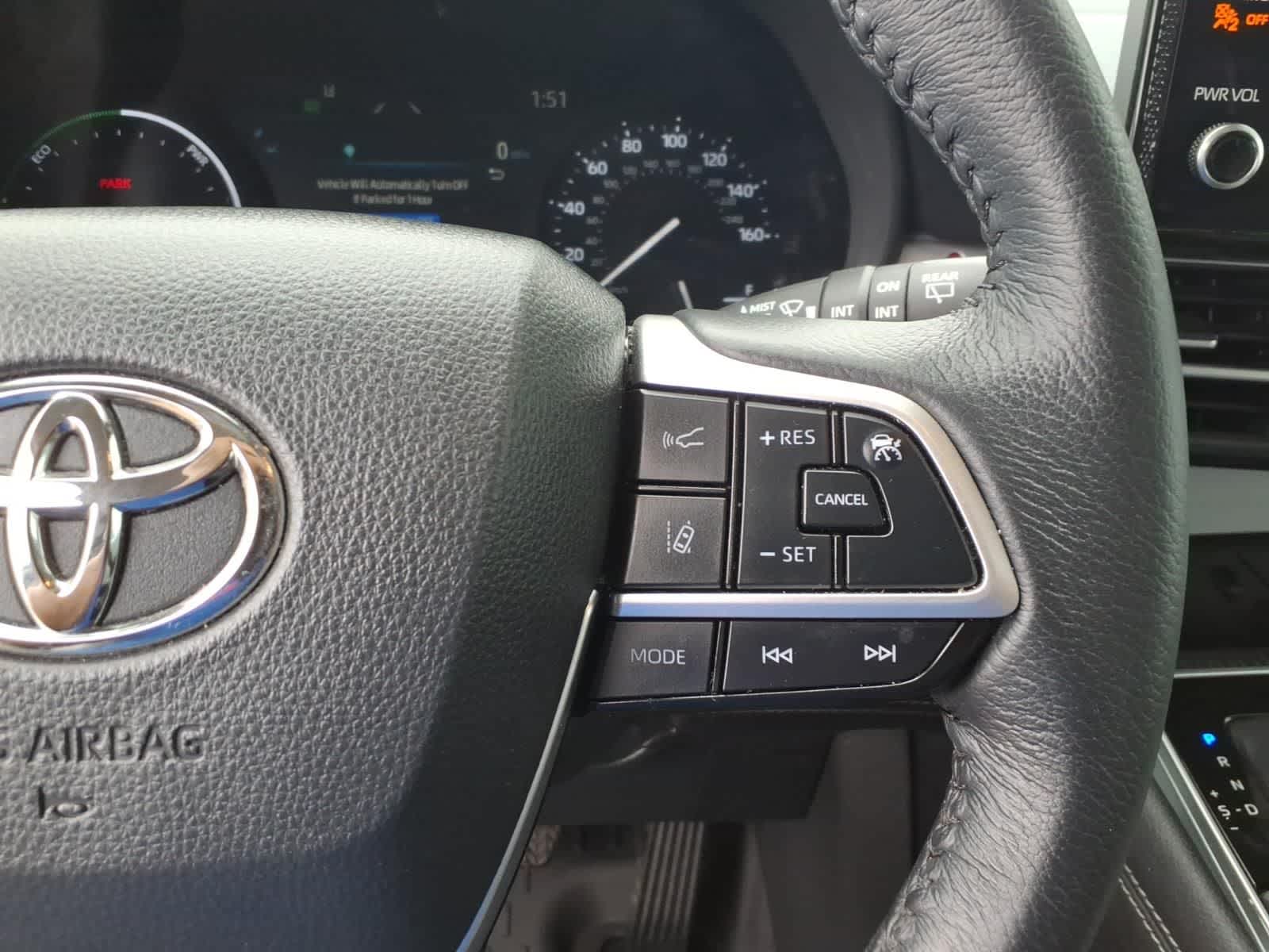 2025 Toyota Sienna XLE FWD 8-Passenger