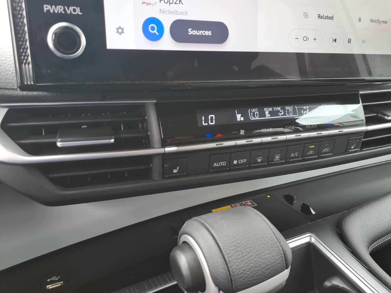 2025 Toyota Sienna XLE FWD 8-Passenger