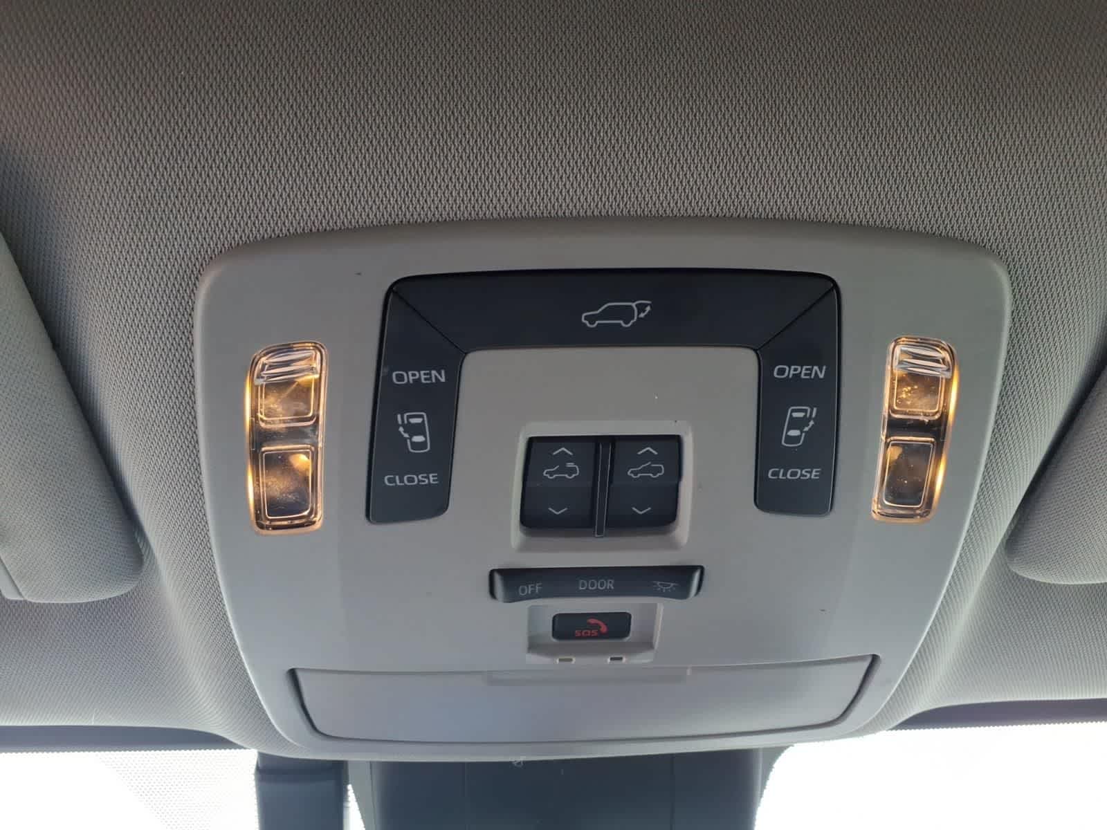 2025 Toyota Sienna XLE FWD 8-Passenger