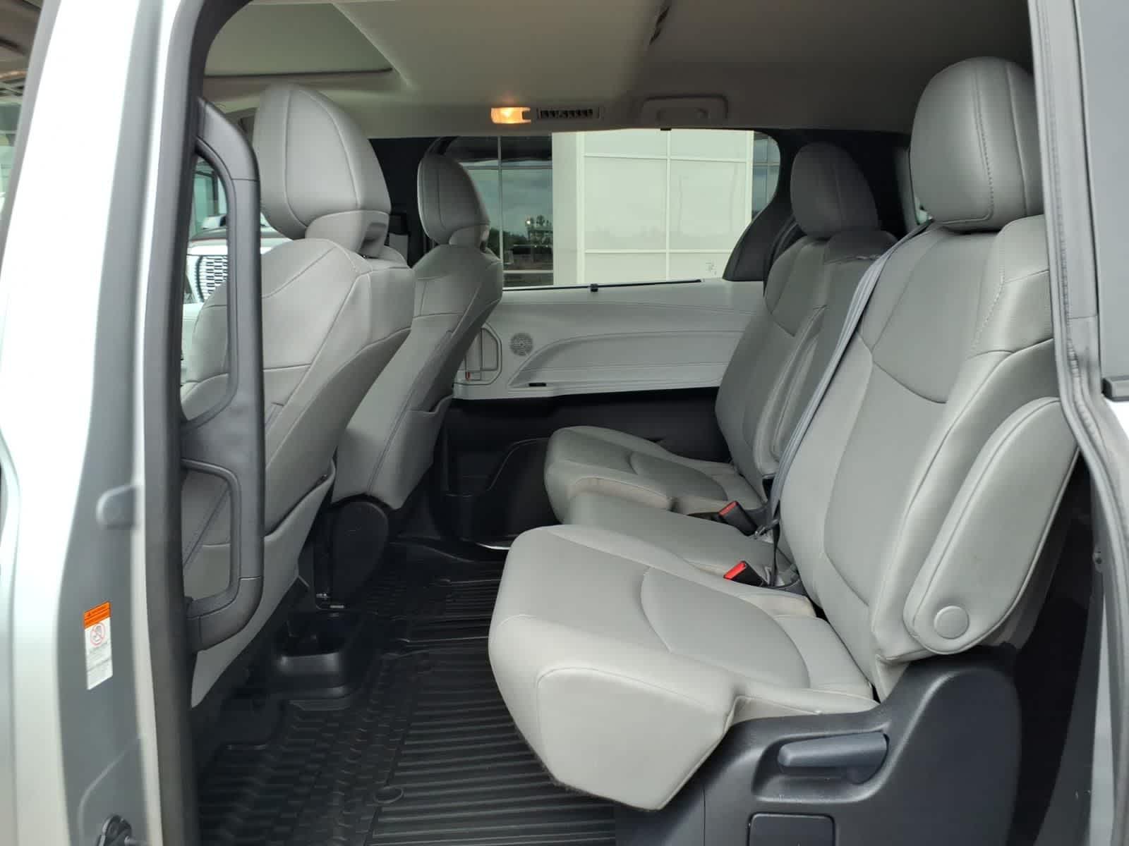 2025 Toyota Sienna XLE FWD 8-Passenger