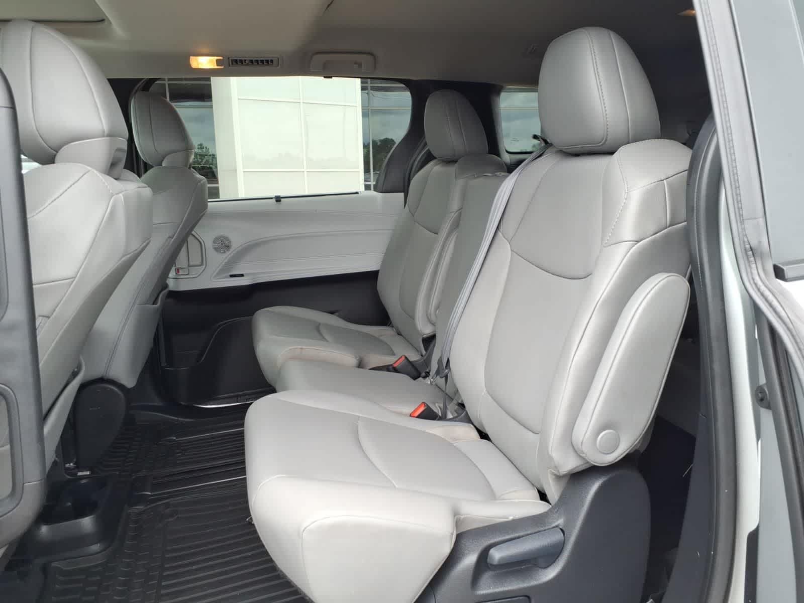 2025 Toyota Sienna XLE FWD 8-Passenger