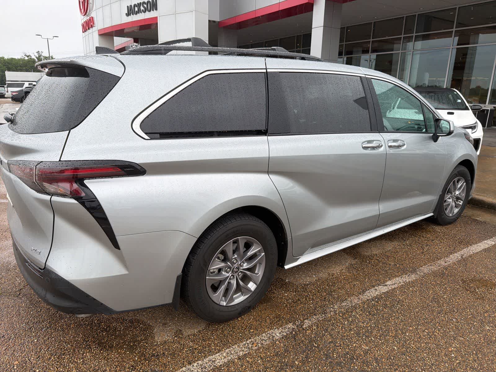2025 Toyota Sienna XLE FWD 8-Passenger