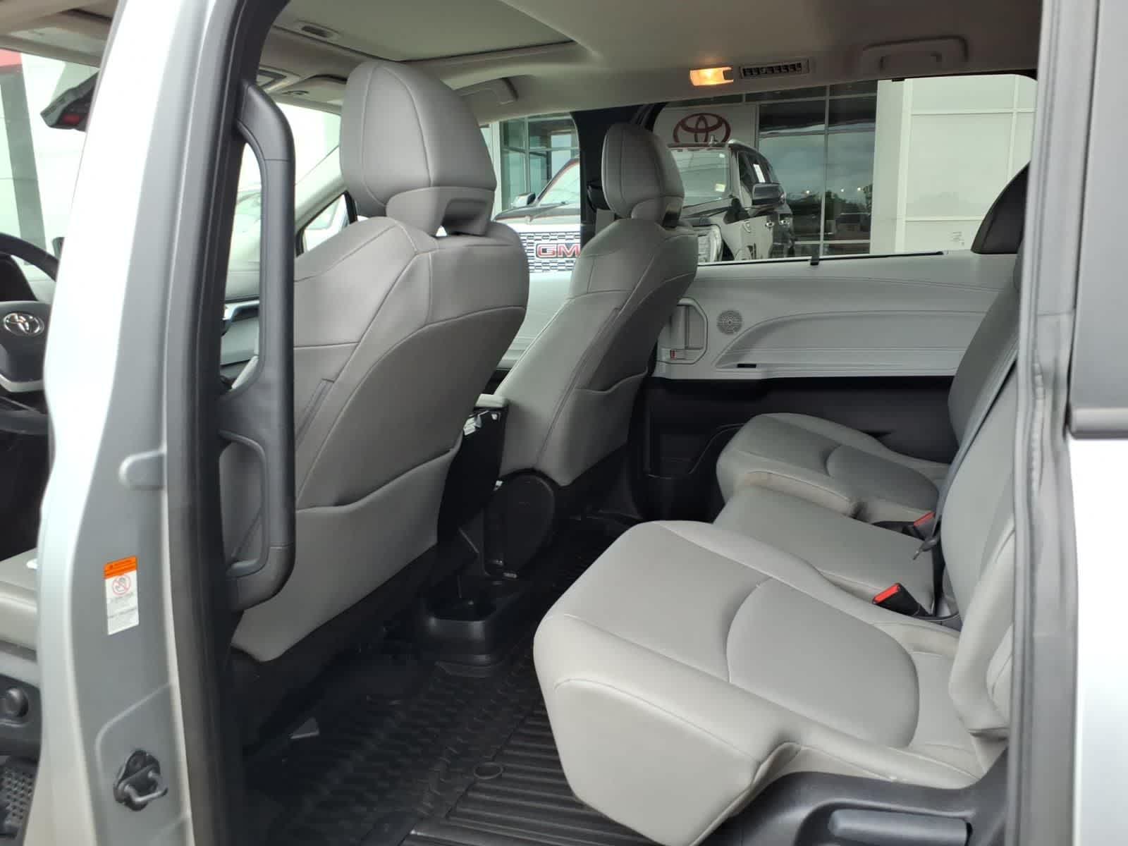 2025 Toyota Sienna XLE FWD 8-Passenger