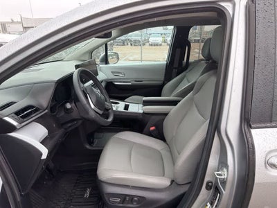 2025 Toyota Sienna XLE FWD 8-Passenger