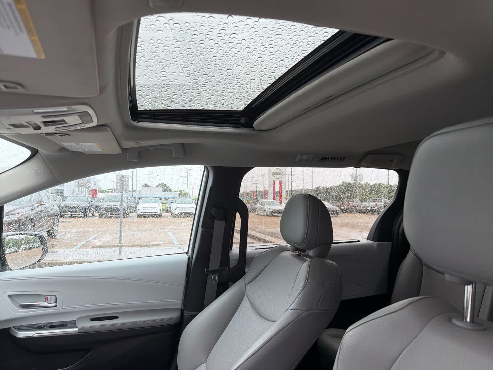 2025 Toyota Sienna XLE FWD 8-Passenger