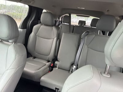 2025 Toyota Sienna XLE FWD 8-Passenger