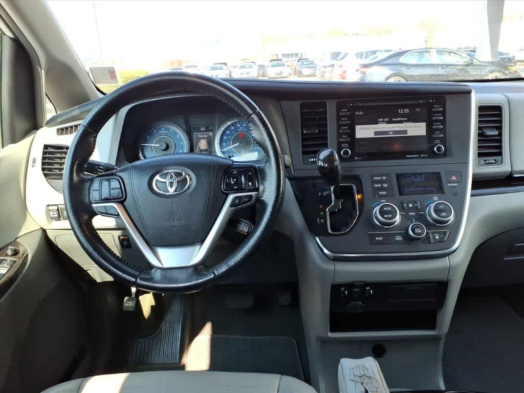 2019 Toyota Sienna XLE FWD 8-Passenger