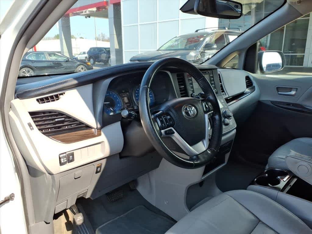 2019 Toyota Sienna XLE FWD 8-Passenger