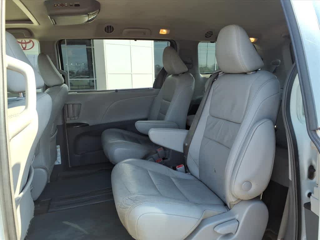 2019 Toyota Sienna XLE FWD 8-Passenger