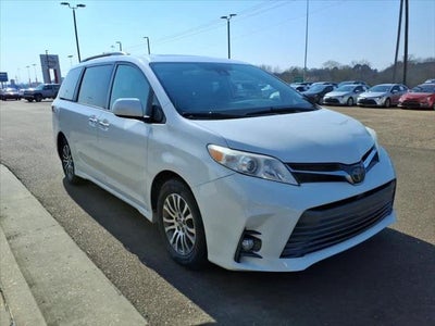 2019 Toyota Sienna XLE FWD 8-Passenger