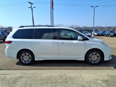 2019 Toyota Sienna XLE FWD 8-Passenger
