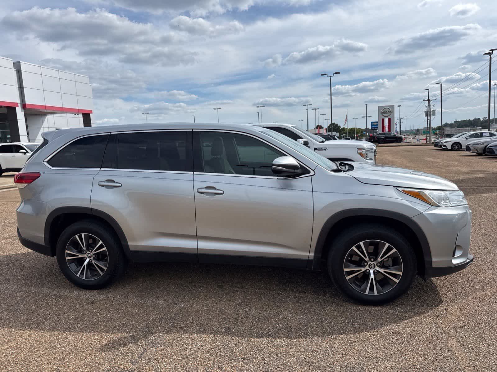 2019 Toyota Highlander LE I4 FWD