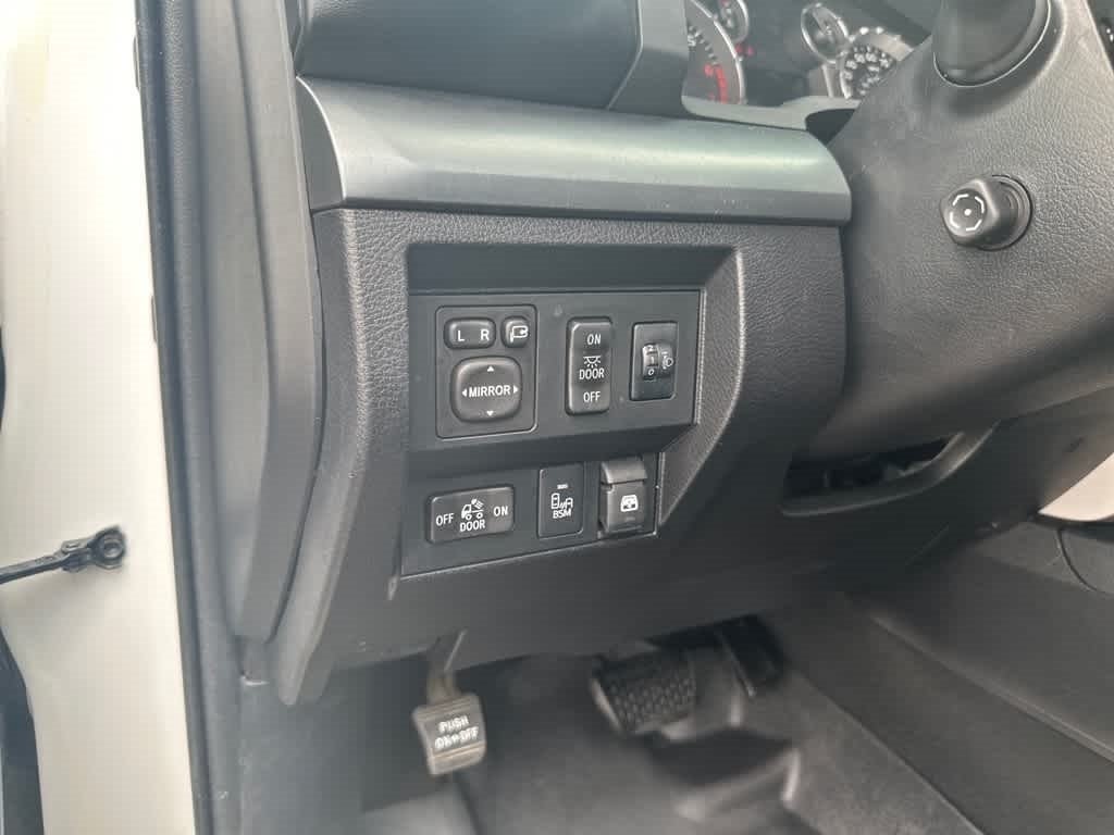 2014 Toyota Tundra CrewMax 5.7L FFV V8 6-Spd AT Platinum
