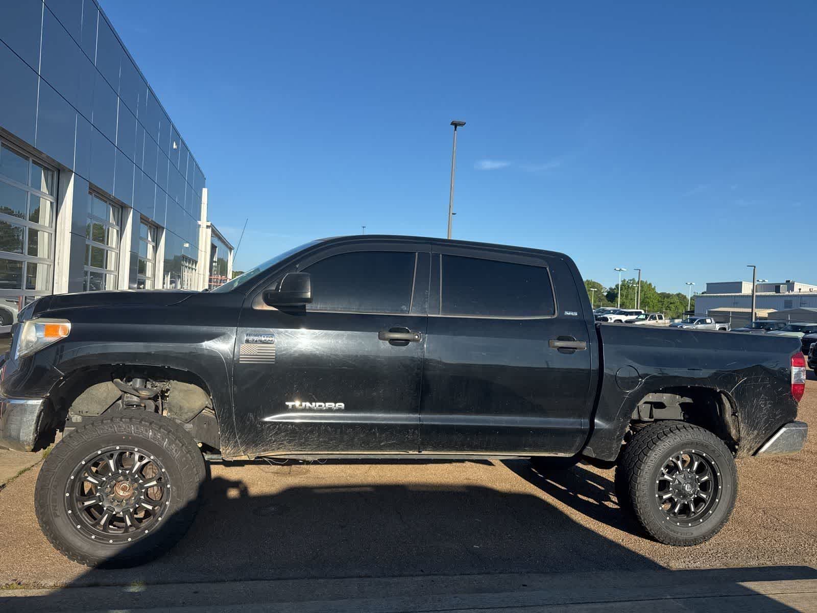 2014 Toyota Tundra CrewMax 5.7L FFV V8 6-Spd AT SR5