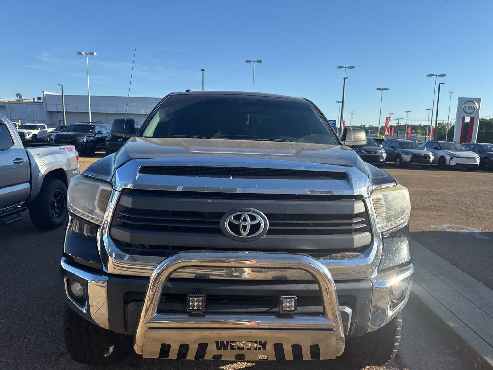 2014 Toyota Tundra CrewMax 5.7L FFV V8 6-Spd AT SR5