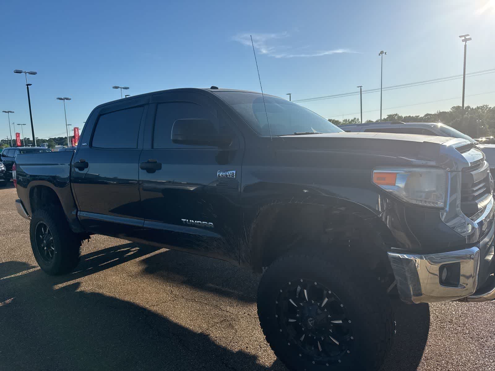 2014 Toyota Tundra CrewMax 5.7L FFV V8 6-Spd AT SR5