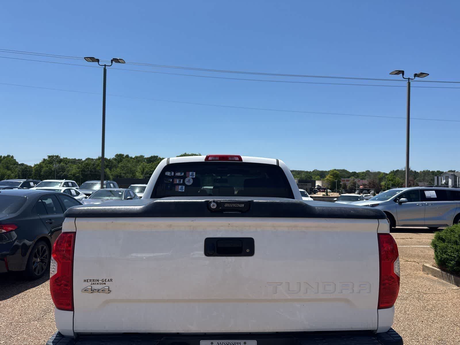 2016 Toyota Tundra CrewMax 5.7L FFV V8 6-Spd AT LTD