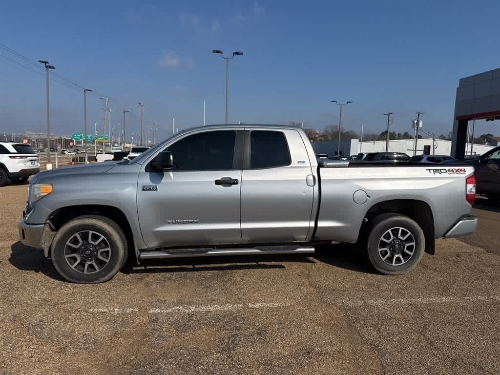 2016 Toyota Tundra Double Cab 5.7L V8 6-Spd AT SR5