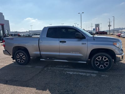 2016 Toyota Tundra Double Cab 5.7L V8 6-Spd AT SR5