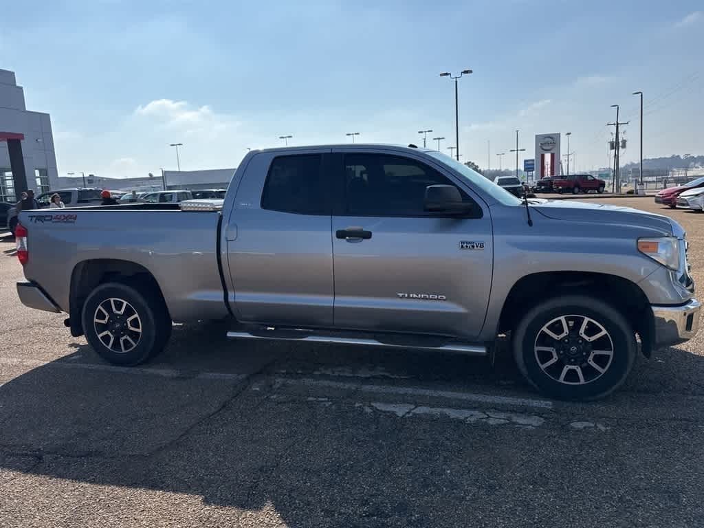 2016 Toyota Tundra Double Cab 5.7L V8 6-Spd AT SR5