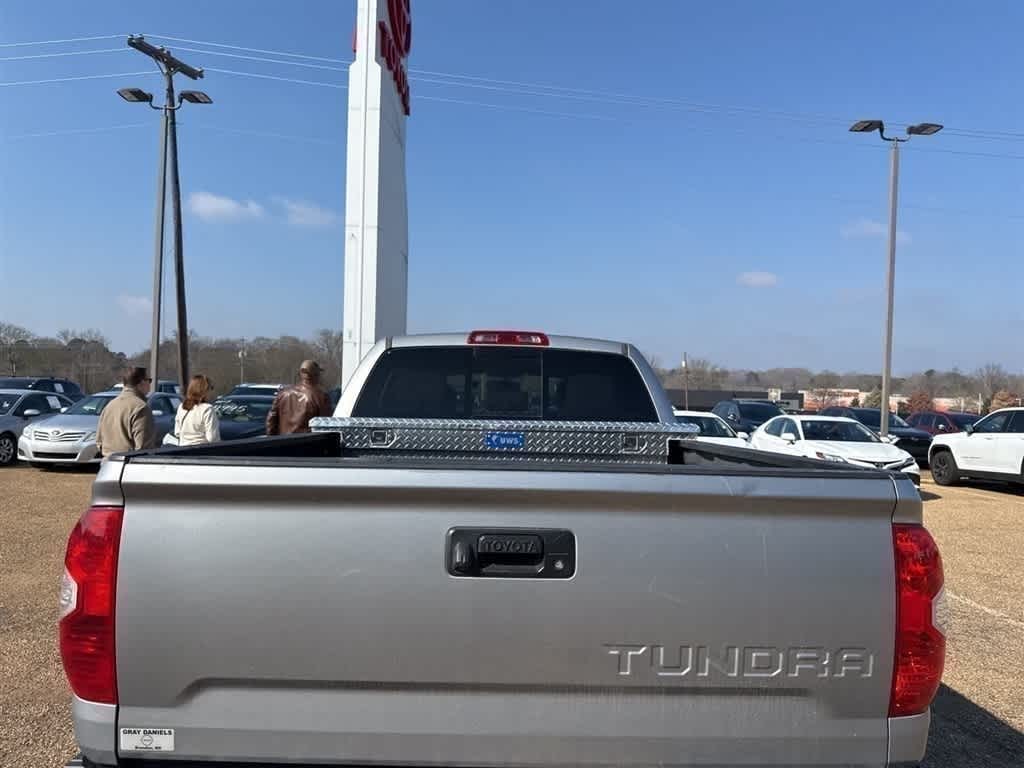 2016 Toyota Tundra Double Cab 5.7L V8 6-Spd AT SR5