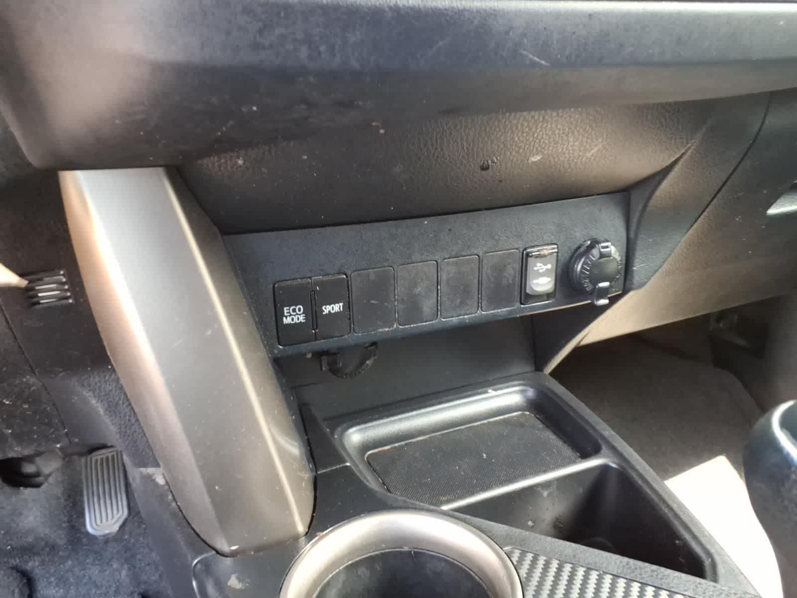 2015 Toyota RAV4 AWD 4dr LE