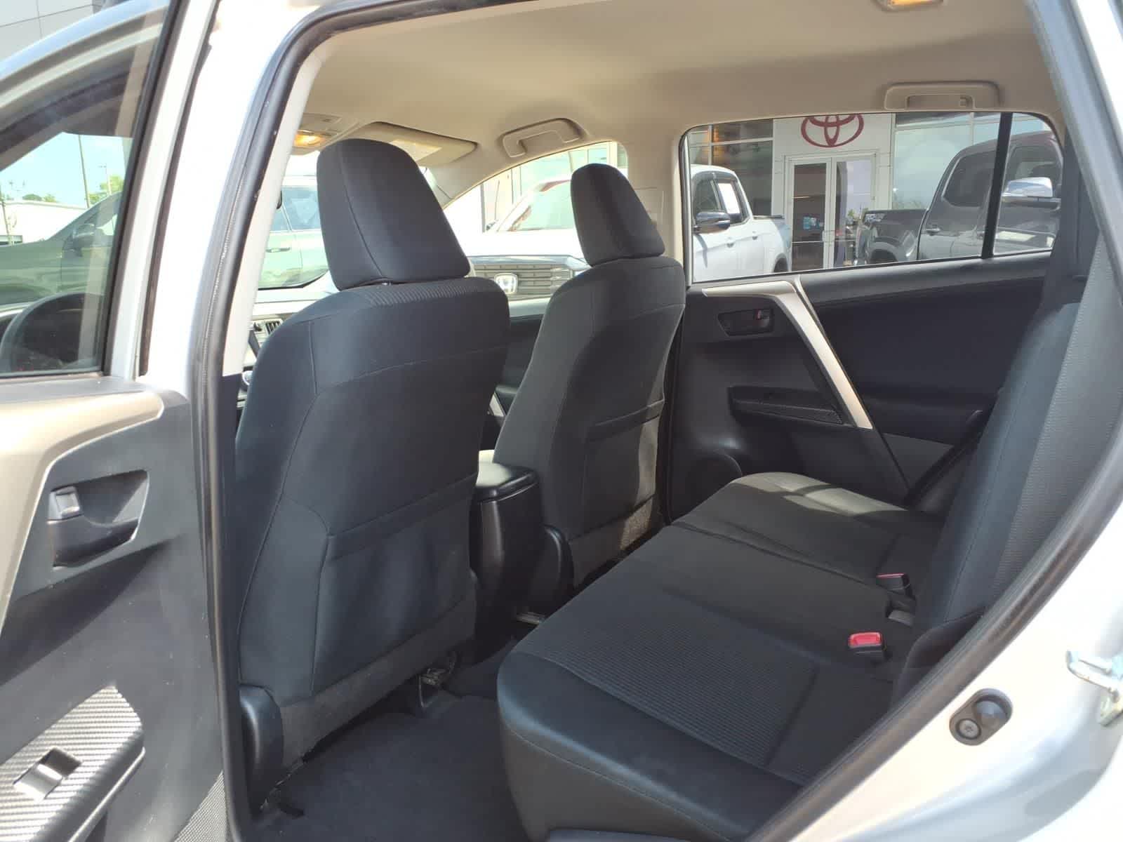 2015 Toyota RAV4 AWD 4dr LE