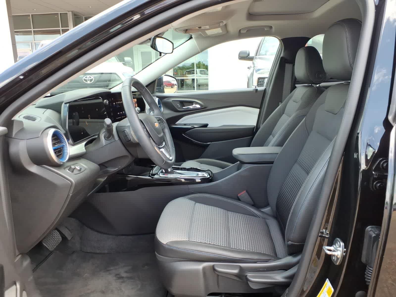 2025 Chevrolet Trax FWD 4dr LT
