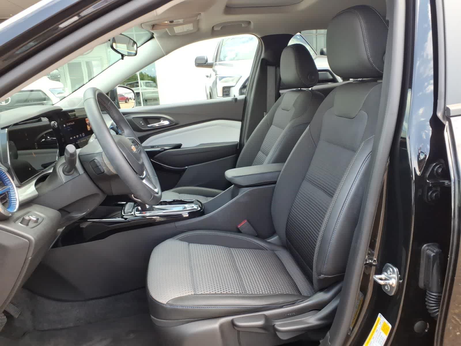 2025 Chevrolet Trax FWD 4dr LT